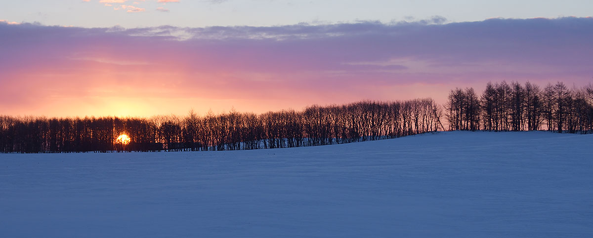 Photo of the sun rising at Lake Kussharo Dawn at Lake Kussharo